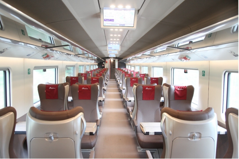 Intérieur du train Le Frecce