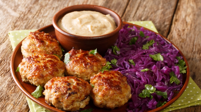 denmark-frikadeller-meatballs-cabbage-sauce