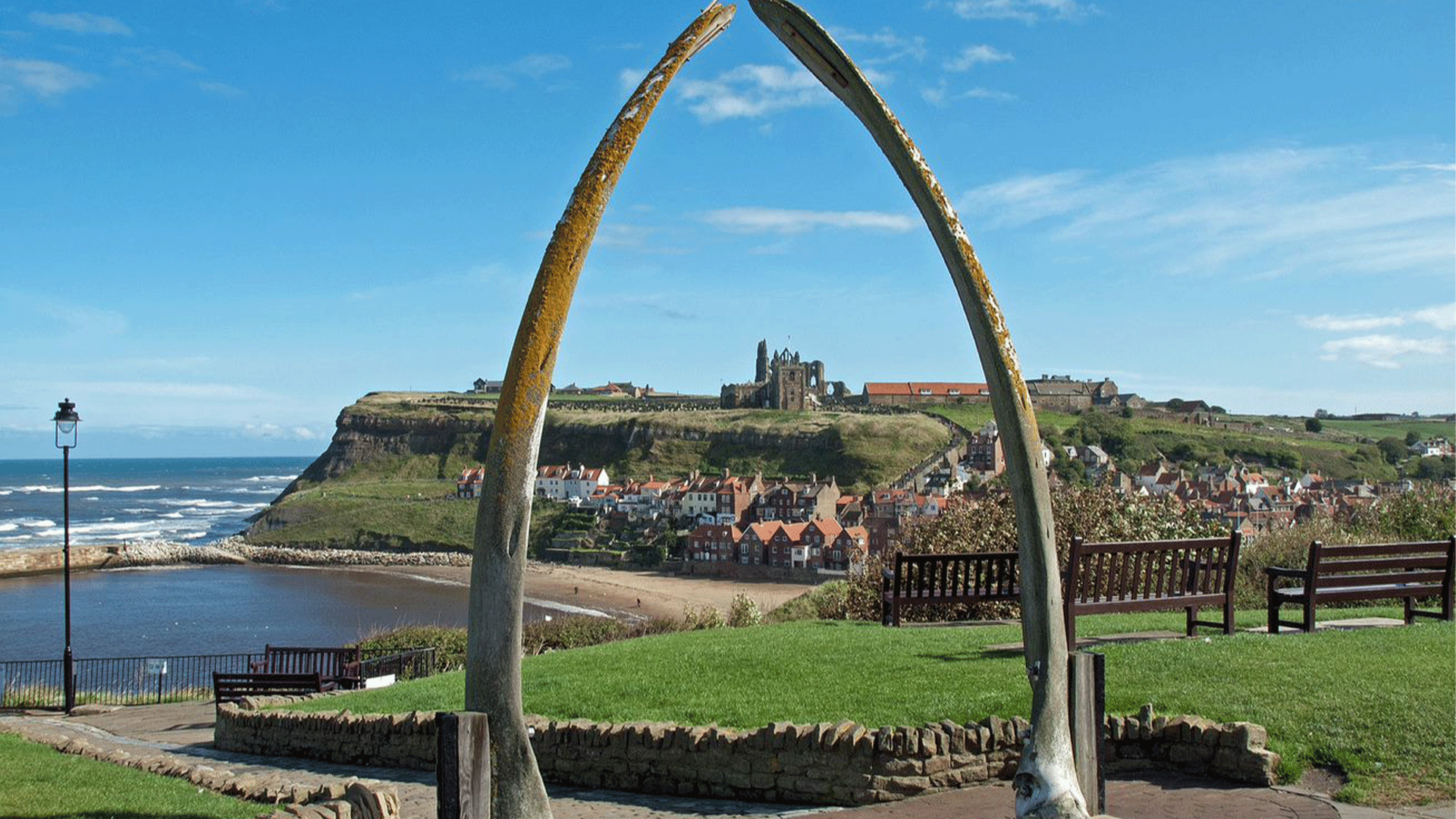 england-yorkshire-whitby-bone-archway-seaside