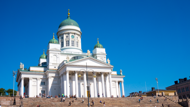 finland-helsinki-city-center-church-sunny-day-shannen