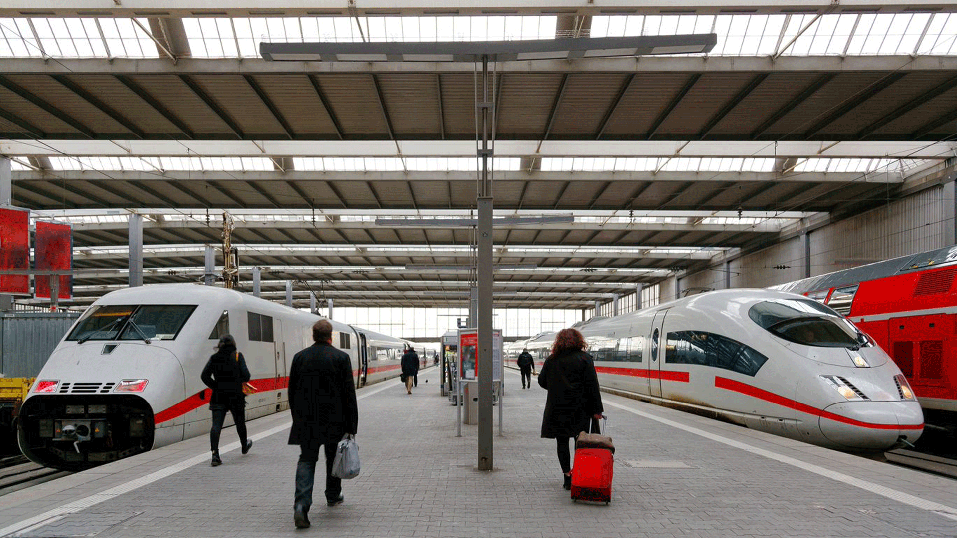 germany-munich-central-stiation-trains
