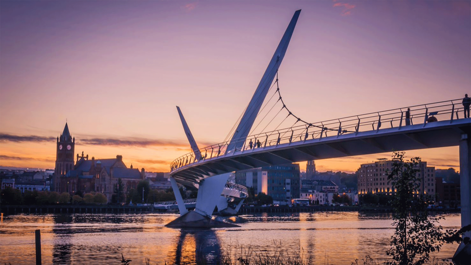 ireland-londonderry-peace-bridge-sunset-twilight-