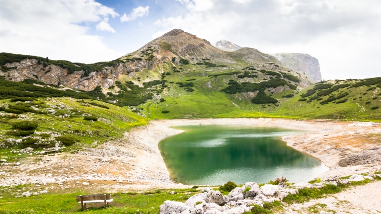 italy-dolomites-alta-via-montain-lake