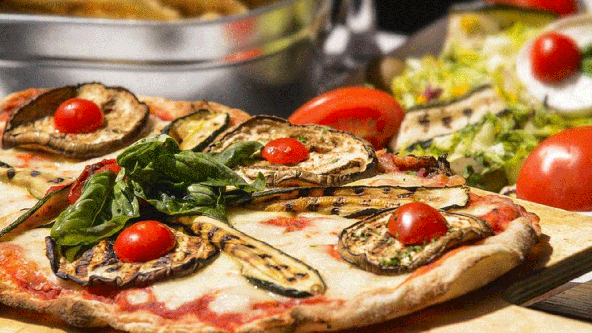 italy-naples-pizza-vegetables