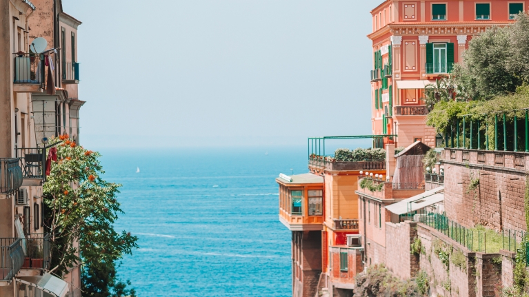 italy-sorrento-street-view-sea