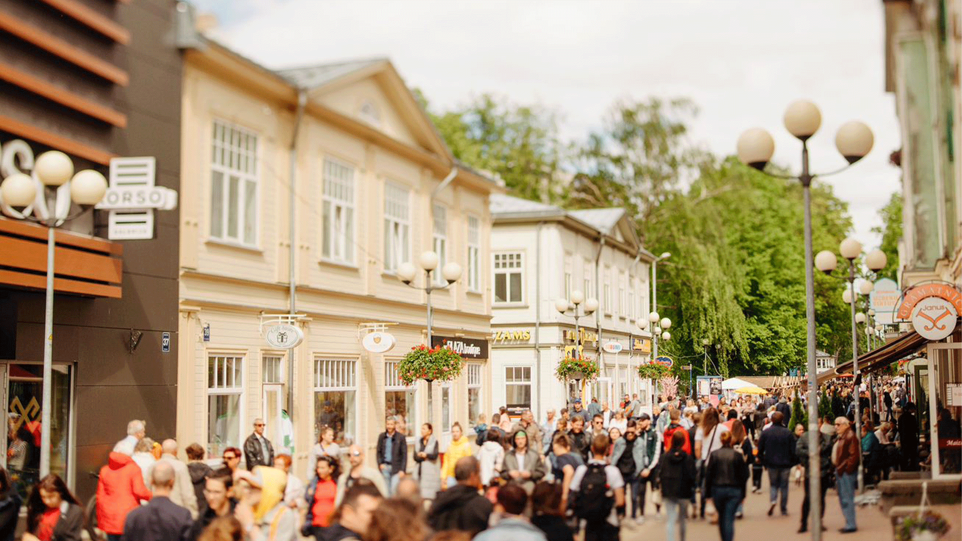 latvia-jurmala-shopping-street