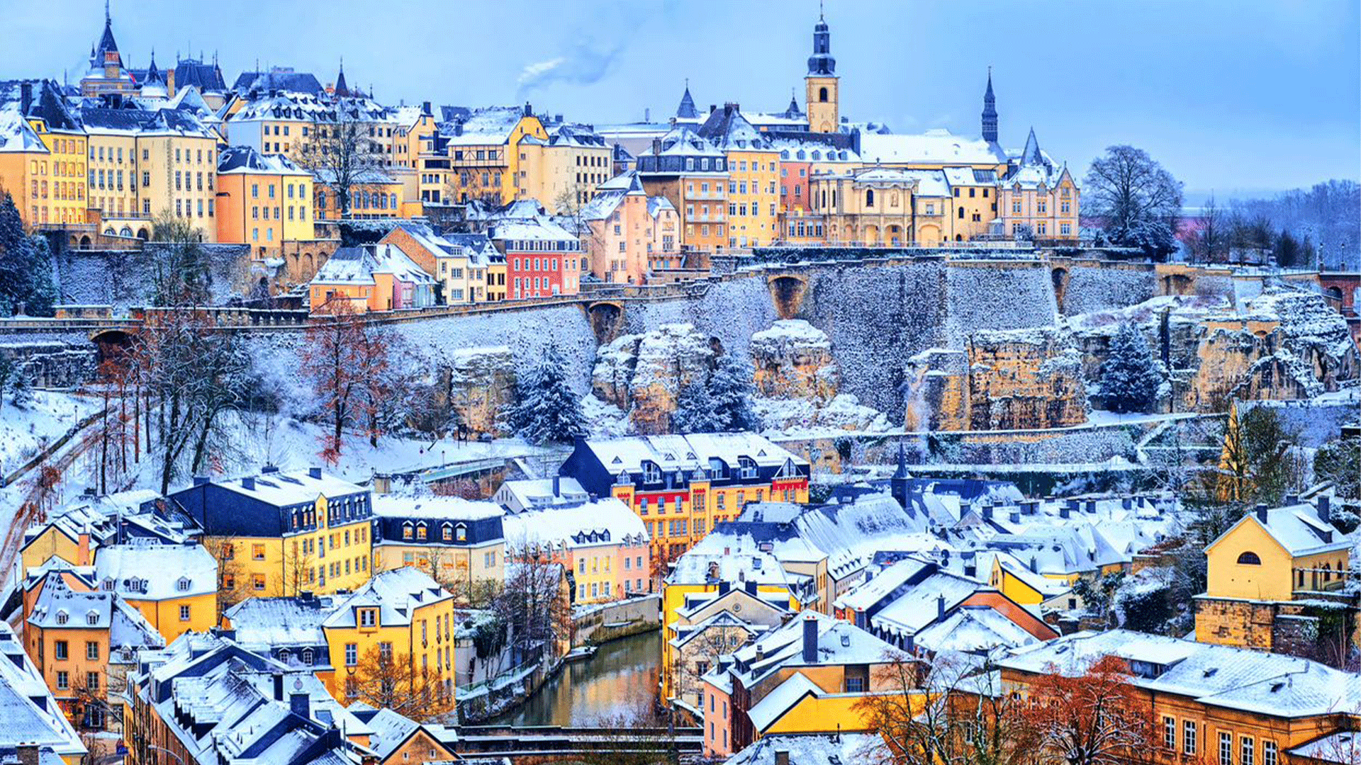 luxembourg-city-old-town-winter-snow
