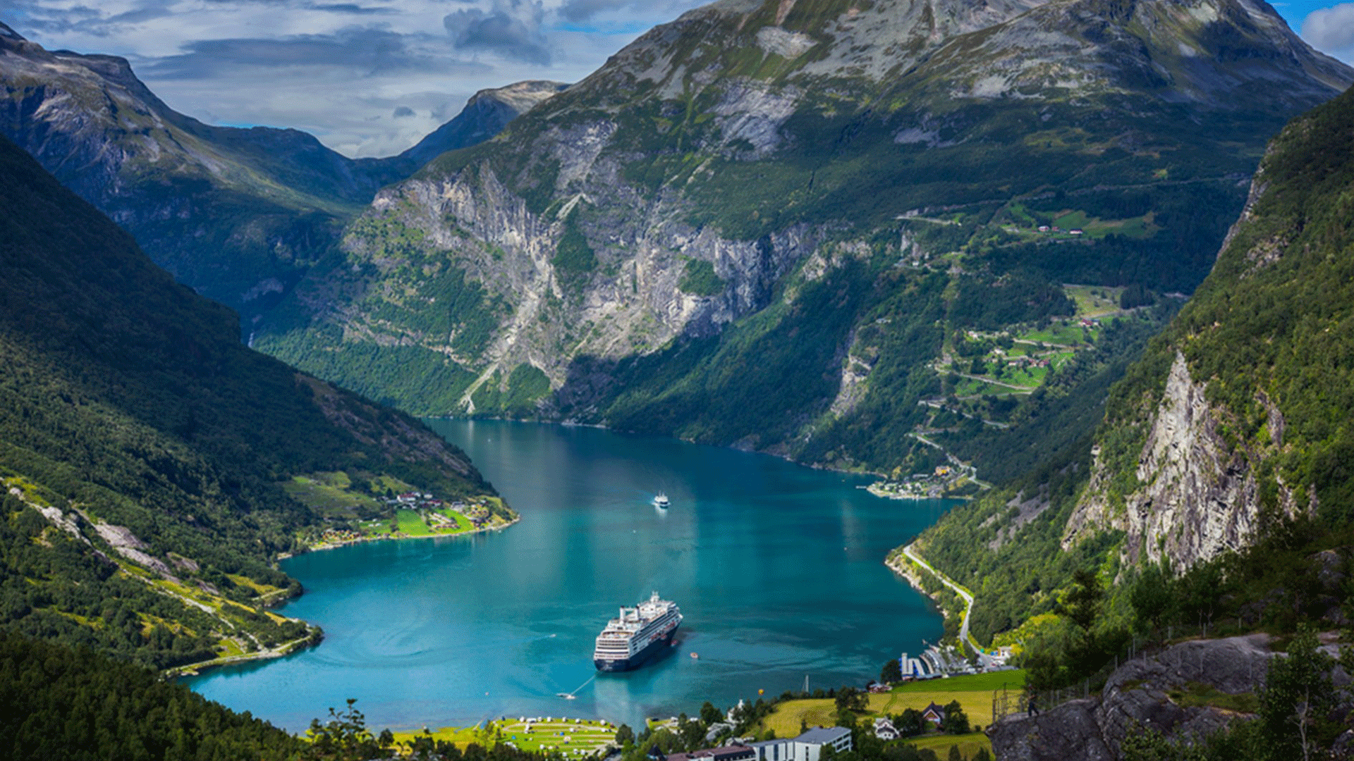 norway--fjords-lake-boats-mountains