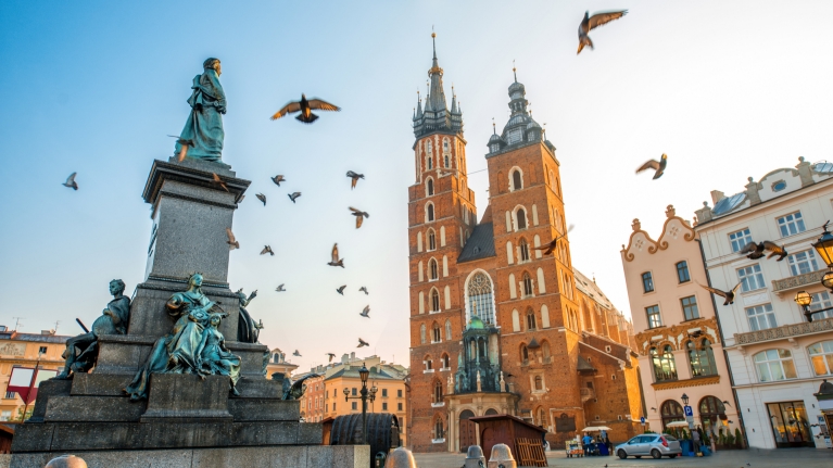poland-krakow-old-city-centre-monument-basilica