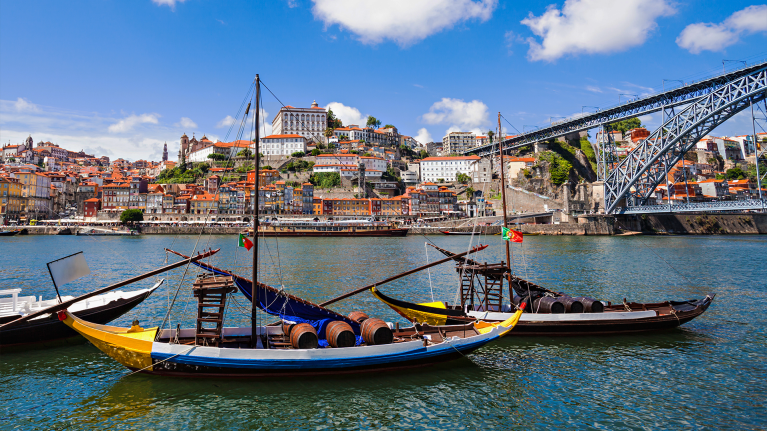portugal-porto-river-view-boats-skyline