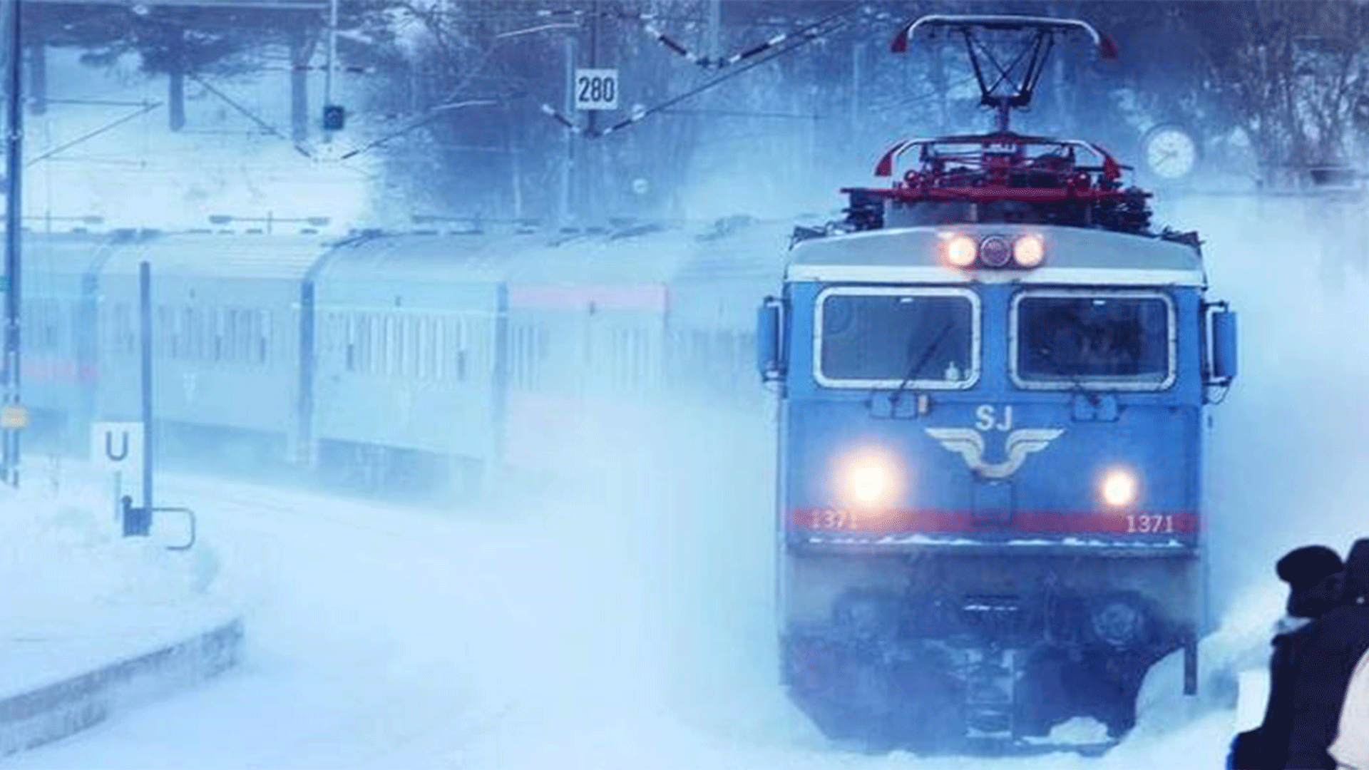 sj-night-train-in-the-winter