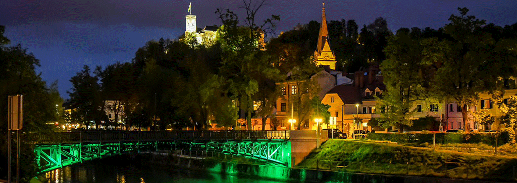 slovenia-ljubljana-bridge-water-lights