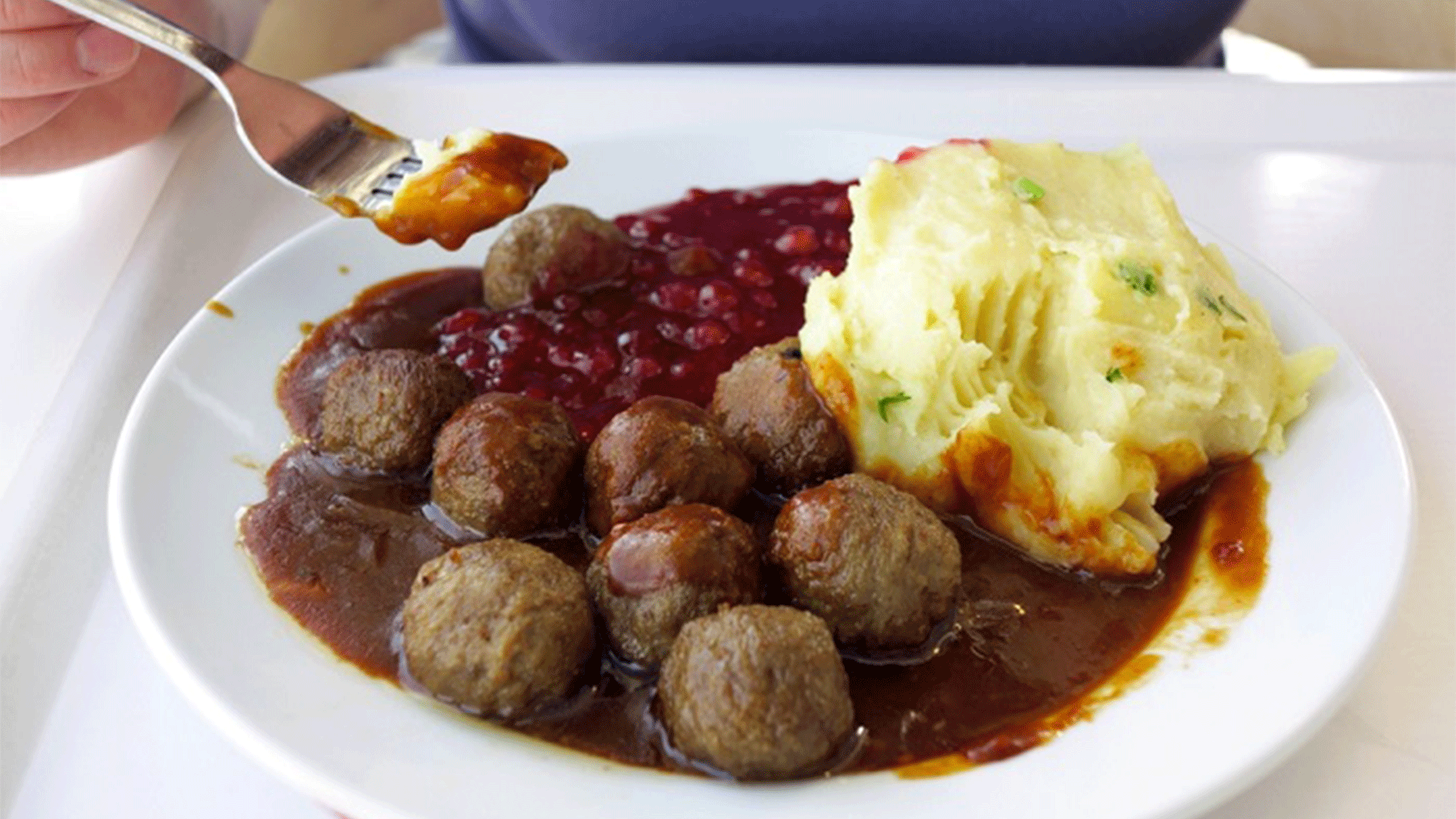 sweden-meatballs-cranberry-jam-smashed-potatoes
