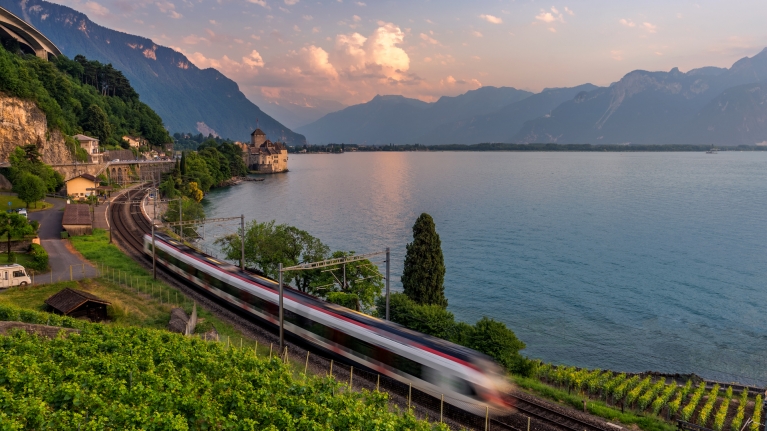 switzerland-lake-geneva-train