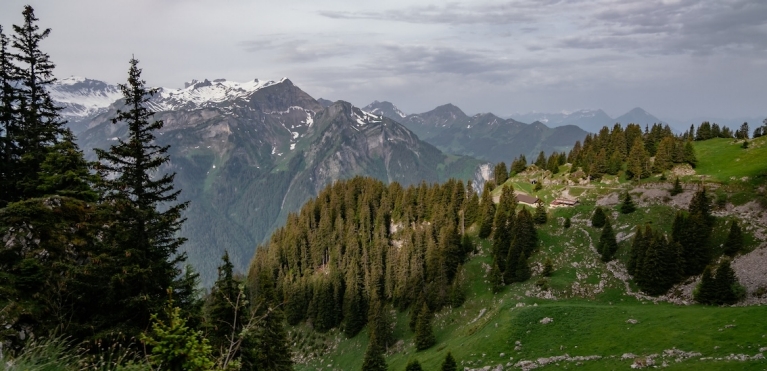 switzerland-lauterbrunnen-mountains
