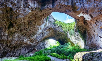 bulgaria-lechov-nature-caves