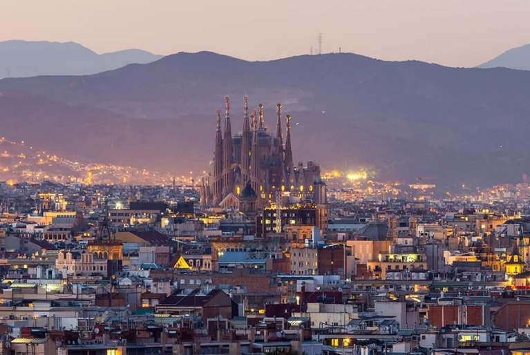 Sagrada_Familia_cathedral_barcelona