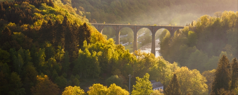 Belgium-Ardennes-sunrise-Hebeumont-Viaduct-Semois-river