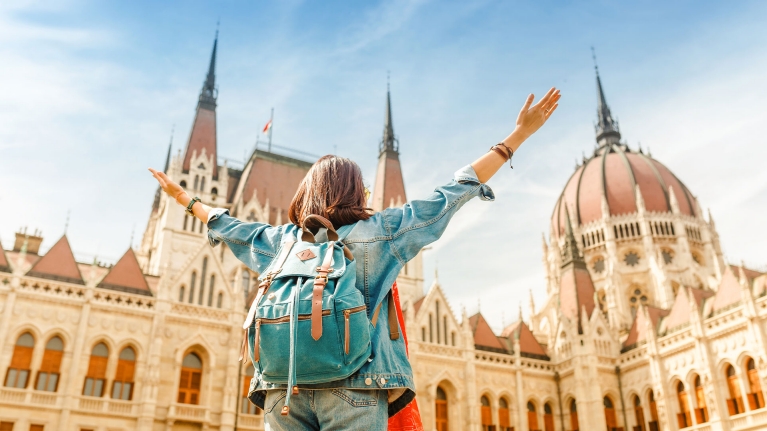 DEU-girl-in-hungary-budapest-parliament-building