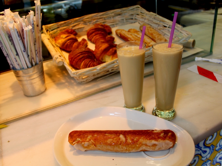 Horchata (drink) & Farton (Bun)