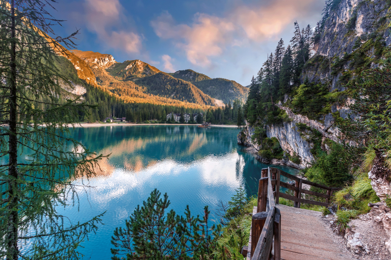 italy-dolomites-hiking-train-lake-braies