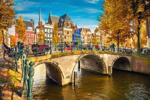 fall_destinations_in_europe_amsterdam_in_fall