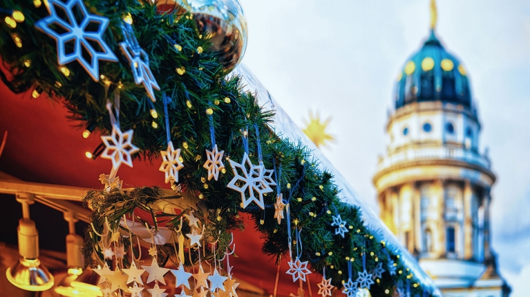 germany-berlin-christmas-market-close-up