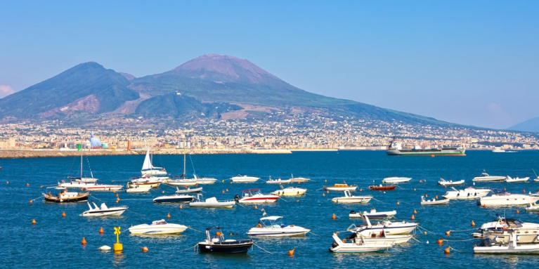 Barcos en la bahía de Nápoles | 24 horas en Nápoles