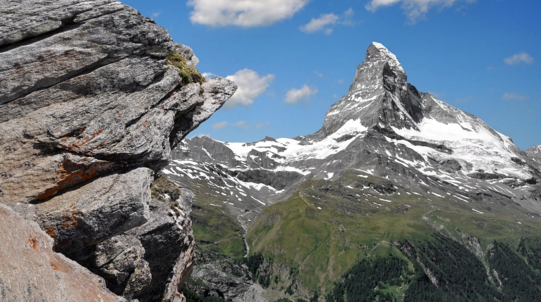 cyclist_in_swiss_alps