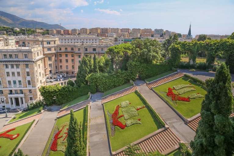 Massifs de fleurs des Jardins Francesco Coco représentant les caravelles de Christophe Colomb