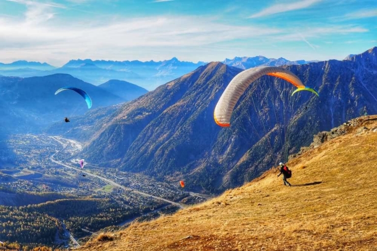 paragliding_in_france_1000w