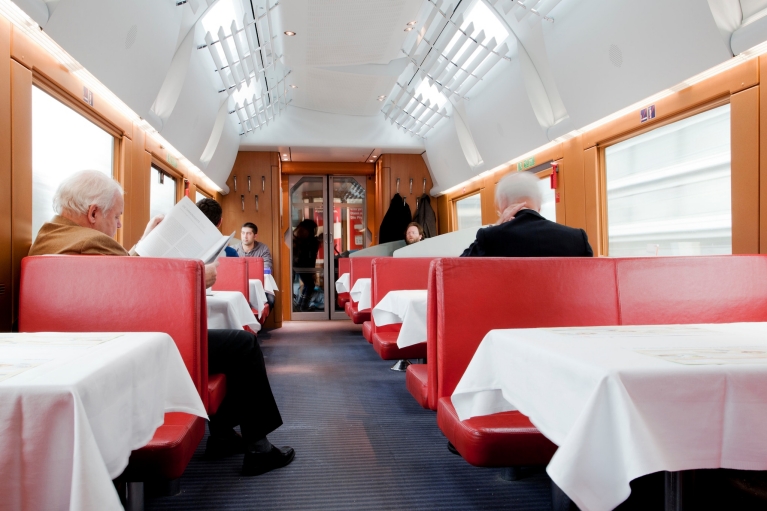 Vagone ristorante di un treno ICE, Germania