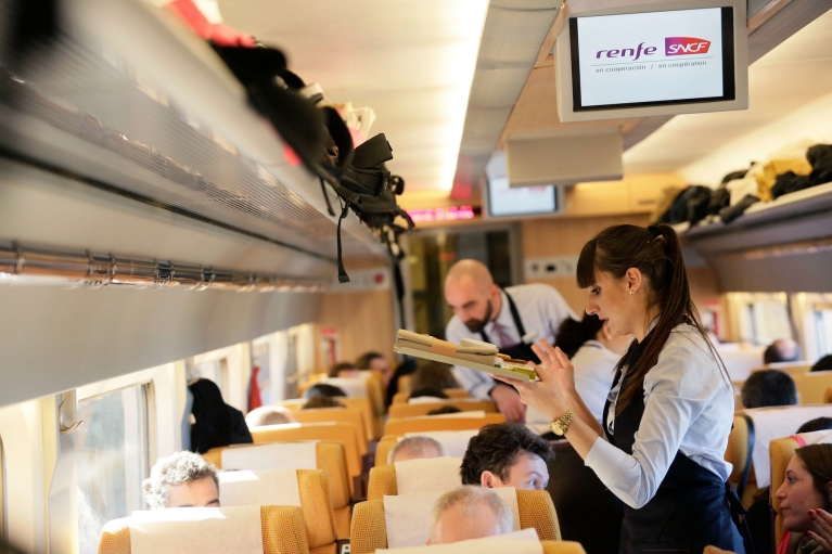 Servicio a bordo del tren Renfe-SNCF