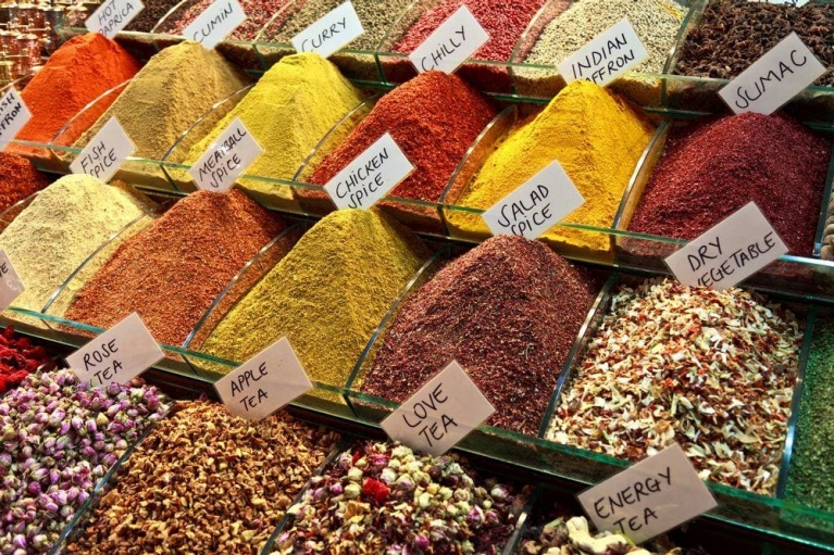  Especias y tés expuestos en el Spice Bazaar