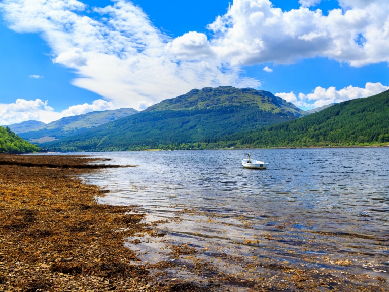 stunning_scenery_at_loch_long_argyll_and_bute_scotland