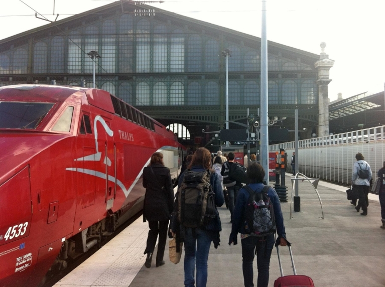 Thalys naast perron in Gare du Nord, Parijs