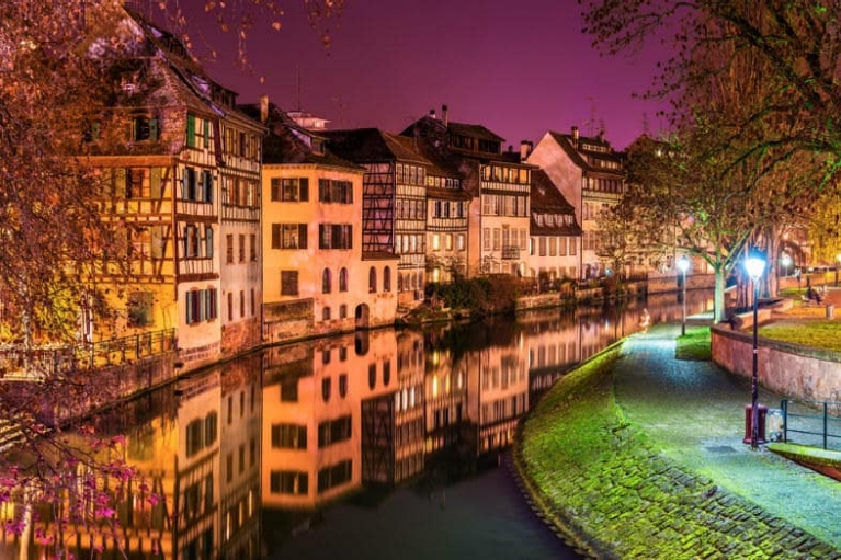 Aussicht auf Strassburg bei Nacht