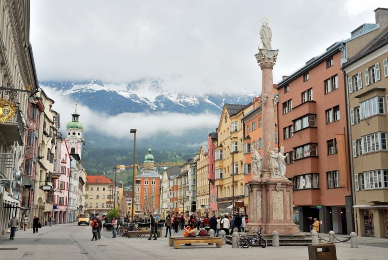 Le Alpi che sovrastano Innsbruck, in Austria