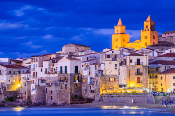 italy-cefalu-sicily-night