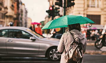 italy-rome-rainy-day-girl-with-umbrella
