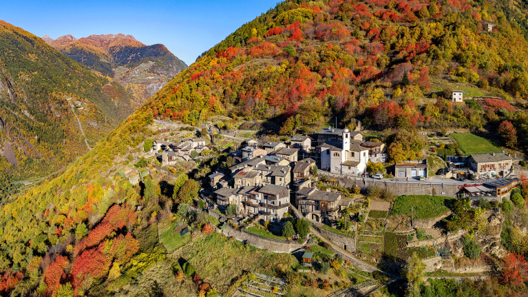 italy-tirano-region-autumn-panorama