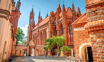 lithuania-vilnius-st-anne-church-in-the-old-town