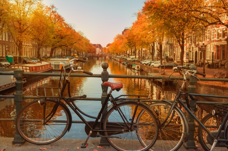 Canales de Ámsterdam en otoño