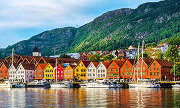norway-bergen-colored-houses-on-the-water