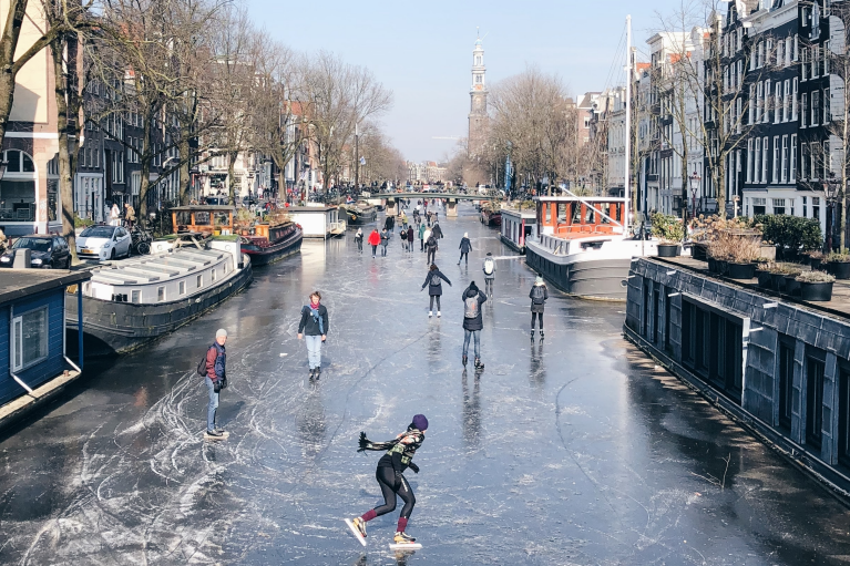 robbert-esser-amsterdam-ice-skating-canal