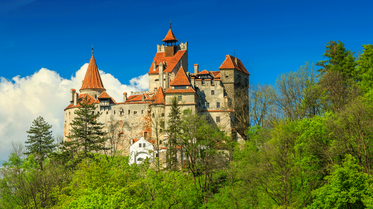 romania-brasov-bran-castle-panorama