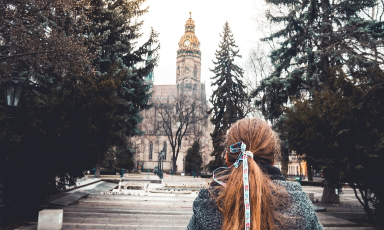 slovakia-kosice-cathedral-girl