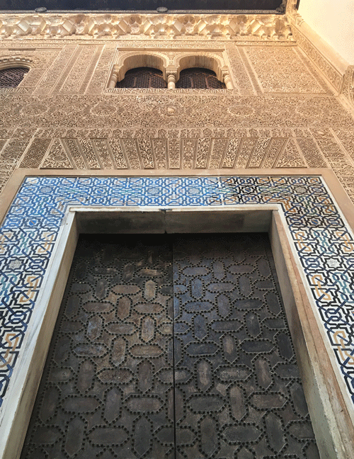 spain-alhambra-door-architecture