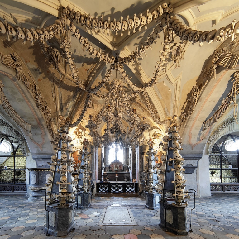 square-czech-republic-kutna-hora-sedles-ossuary-bones-at-altar