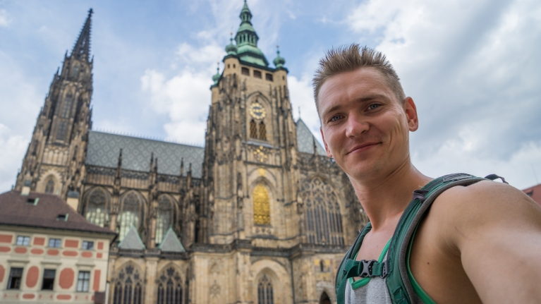 czech-republic-prague-st-vitus-cathedral-man-taking-selfie